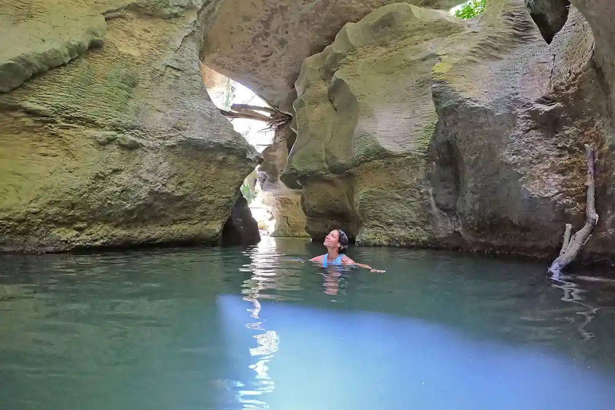 Cuevas Arenales Vega Baja – Pools and Hidden Passages