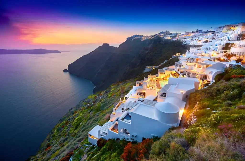 Santorini – Iconic Sunsets Honeymoon Paradise