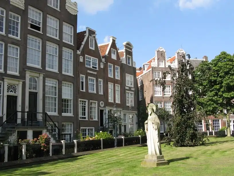 Discover Hidden Courtyards in Amsterdam