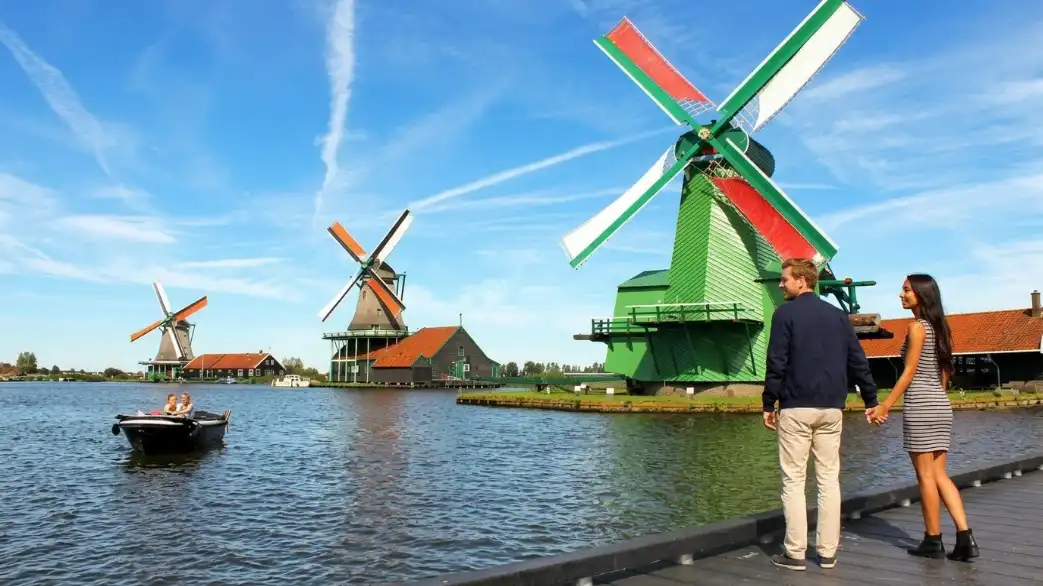 Romantic Day Trip to Zaanse Schans Windmills