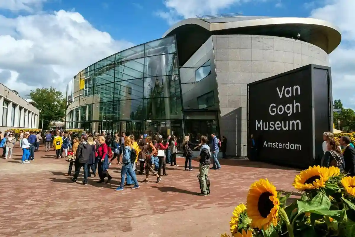 Visit the Van Gogh Museum Together