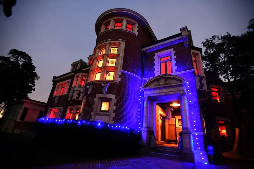 American Horror Story Rosenheim Mansion Westchester Place
