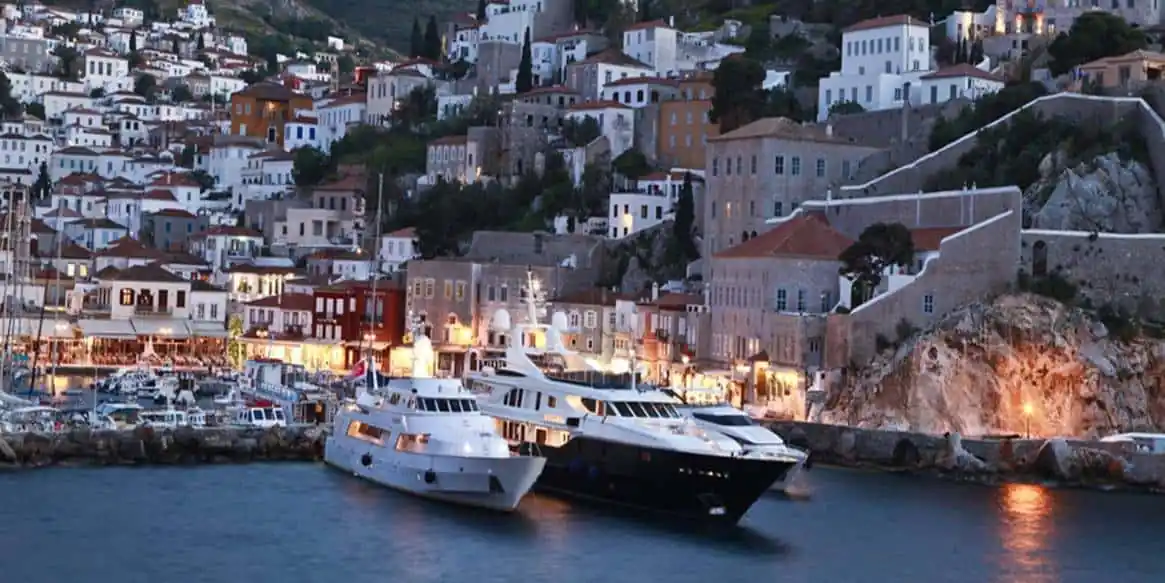 Hydra Dokos Loop – Whitewashed Calm and Secluded Bays