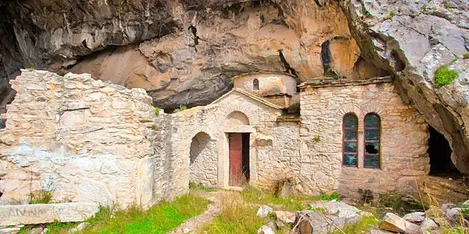 Kifissia Hills Penteli Caves – Nature Near the City